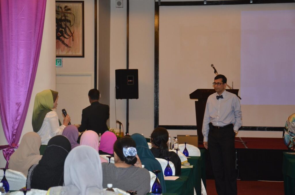 Photo 2 of 2: Listening is an art for a good leader