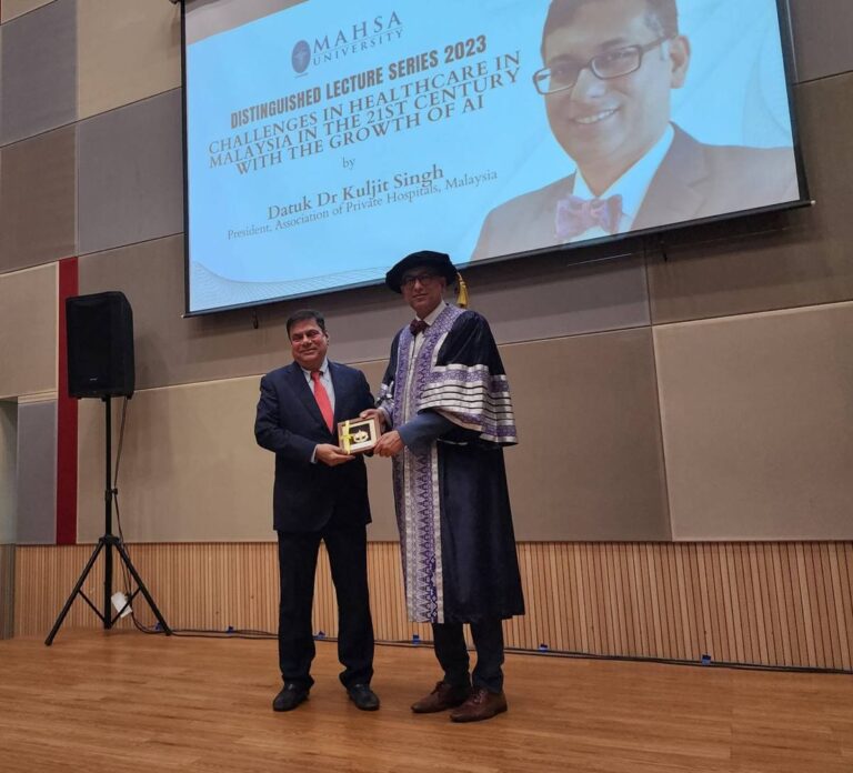 Photo 2 of 3: I was delighted and honoured to be invited as a guest speaker at the Distinguished Lecture Series at the…