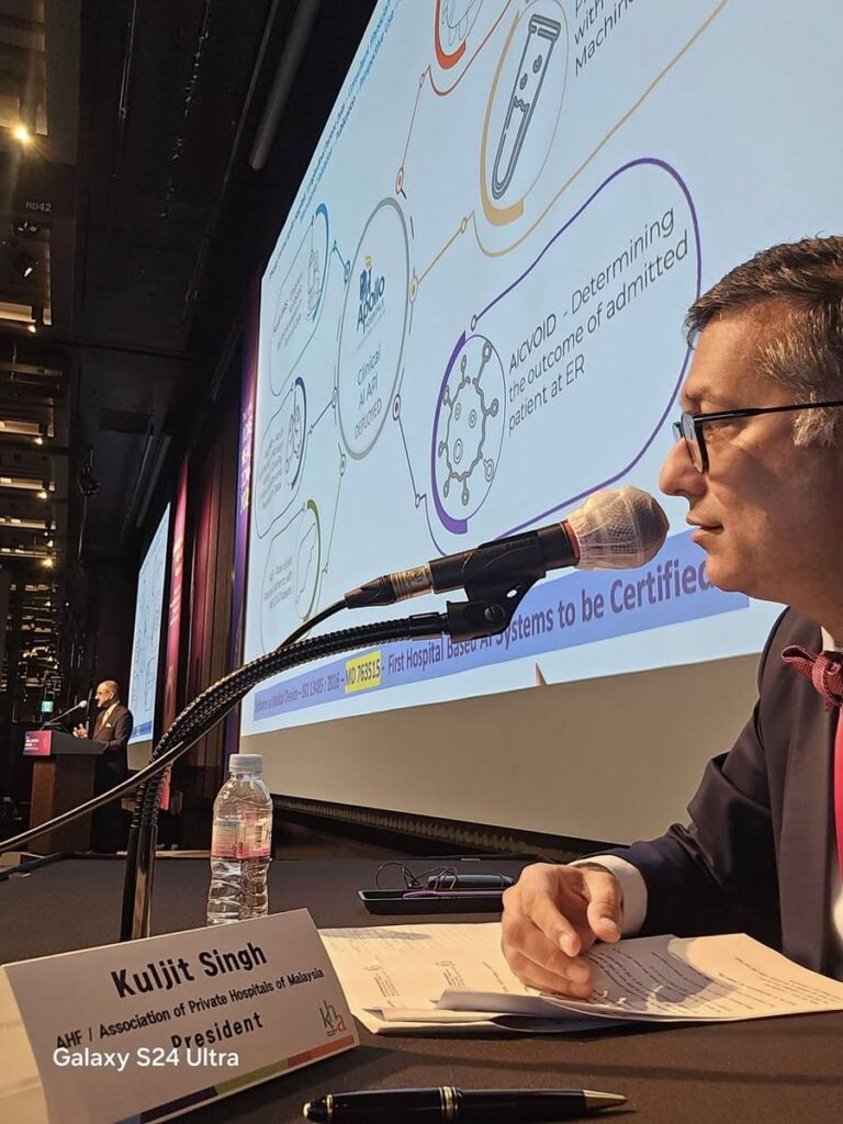 Photo 2 of 3: Panel Session on: Competitiveness and Innovation Strategies of Best Hospitals in Asia at the 15th Korean…