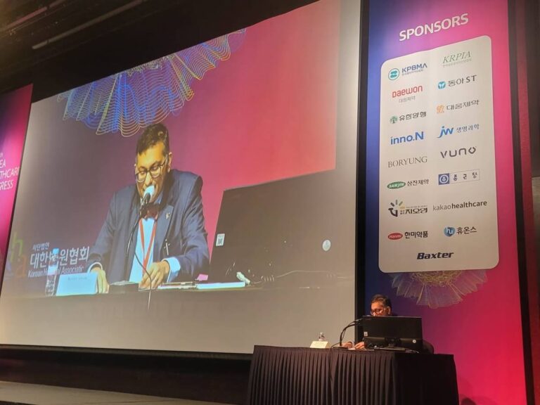 Photo 3 of 3: Panel Session on: Competitiveness and Innovation Strategies of Best Hospitals in Asia at the 15th Korean…