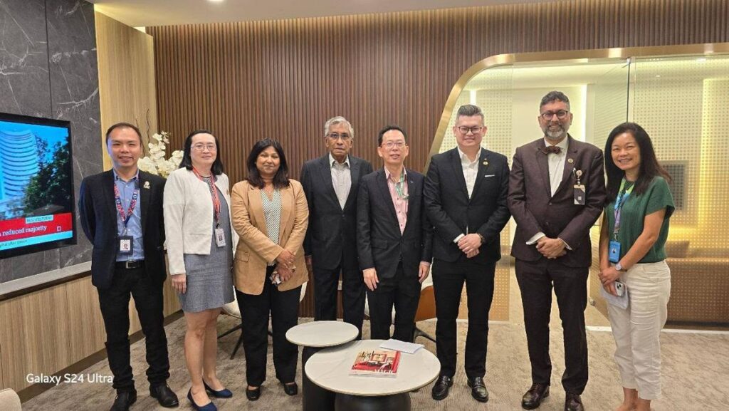 Photo 1 of 1: Engaging with YB Dr Kelvin Yii Special Advisor to Minister of Labour Malaysia.