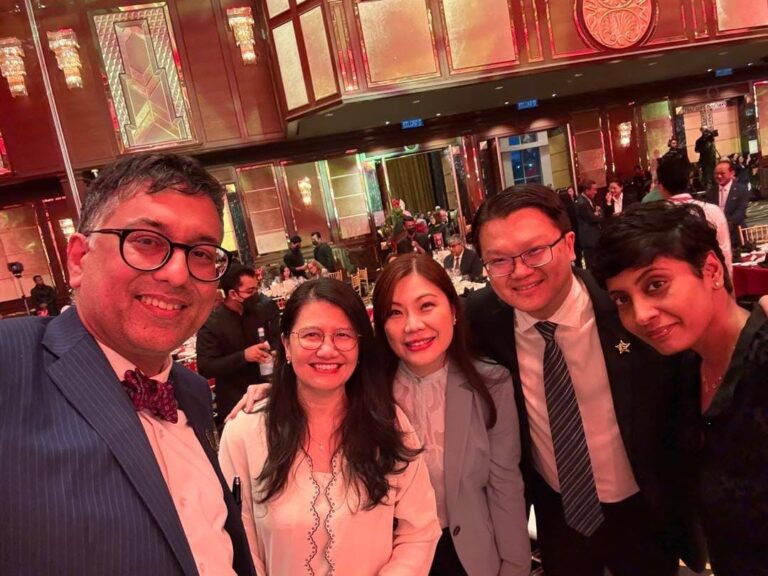 Photo 3 of 4: At the 50 years celebrations of Sunway and had a photo opportunity with the founder and chairman of…