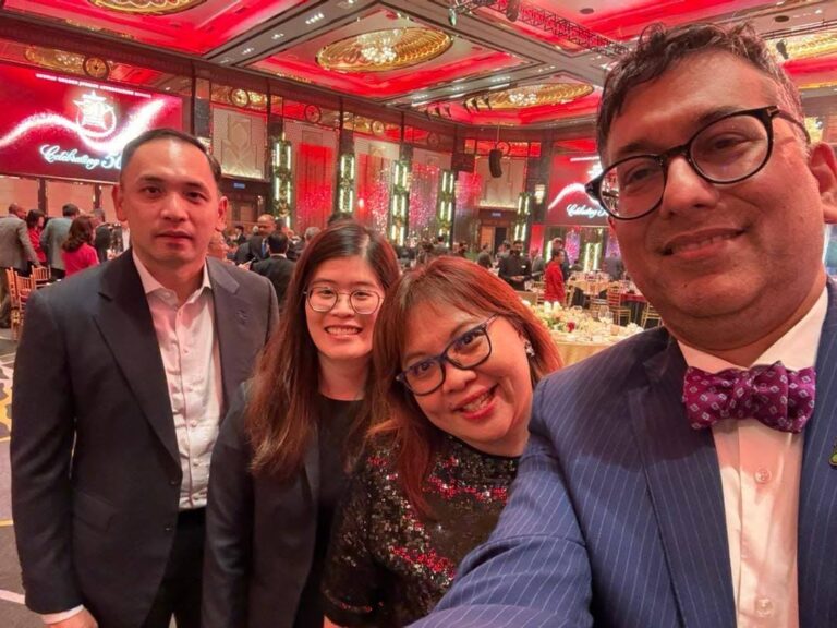 Photo 4 of 4: At the 50 years celebrations of Sunway and had a photo opportunity with the founder and chairman of…