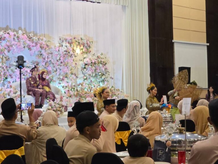Photo 2 of 3: It was an honour to attend the wedding of Nur Syazwanie and Muhamad Raziq.