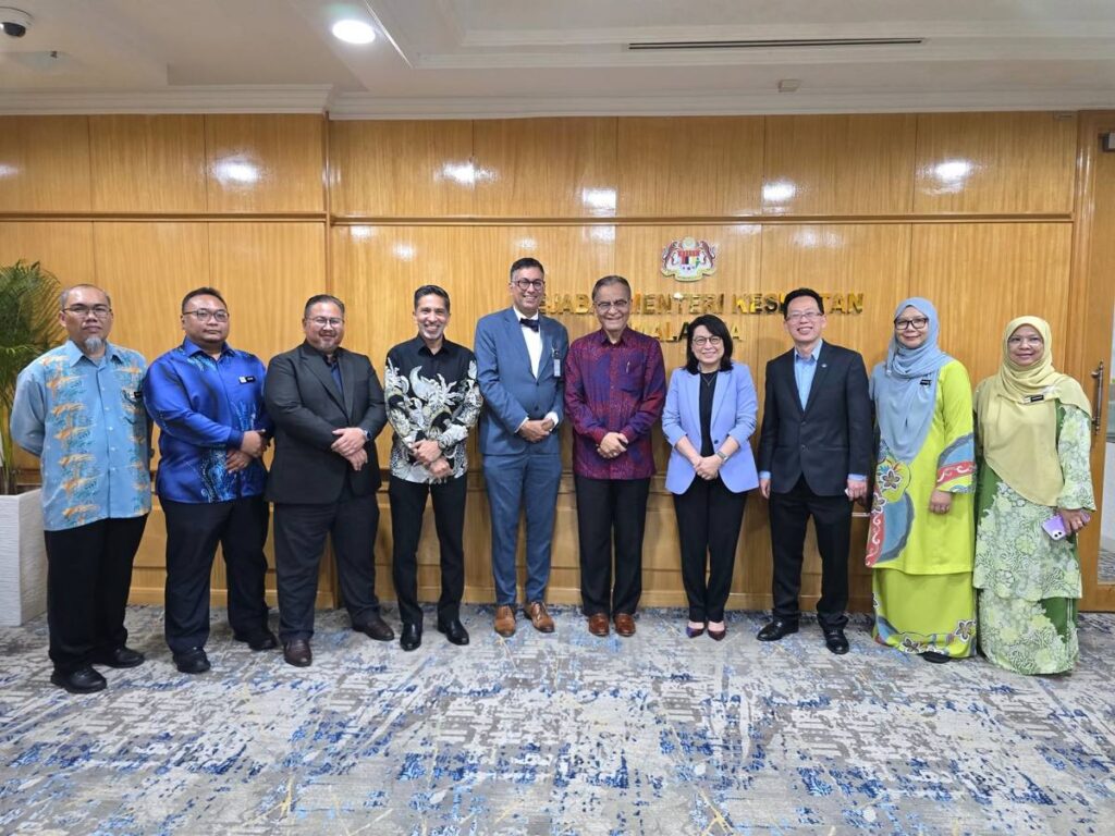 Photo 1 of 1: APHM just met with Minister of Health YB Datuk Seri Dr.