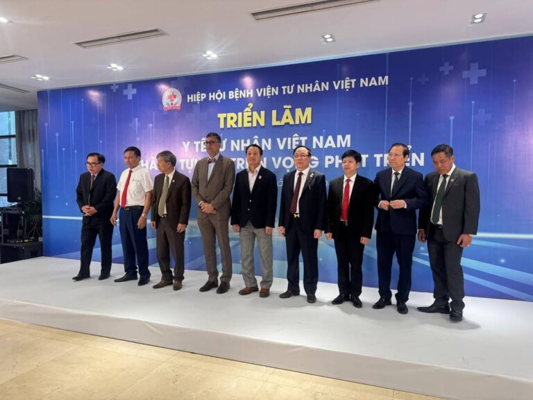 Photo 2 of 3: I represented Asian Hospital Federation as President at the annual conference of the Vietnam Private…