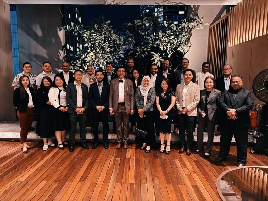 Photo 1 of 1: The Association of Private Hospitals Malaysia hosted an evening with representatives from several…