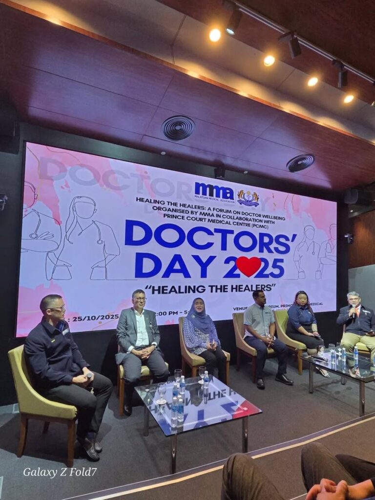 Photo 2 of 4: Doctor’s Day celebrated in Prince Court Medical Centre with Malaysian Medical Association.