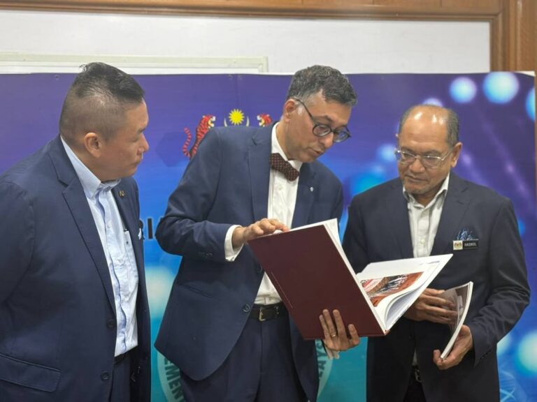 Photo 2 of 3: The Association of Private Hospitals Malaysia (APHM) Board held a constructive meeting with the…