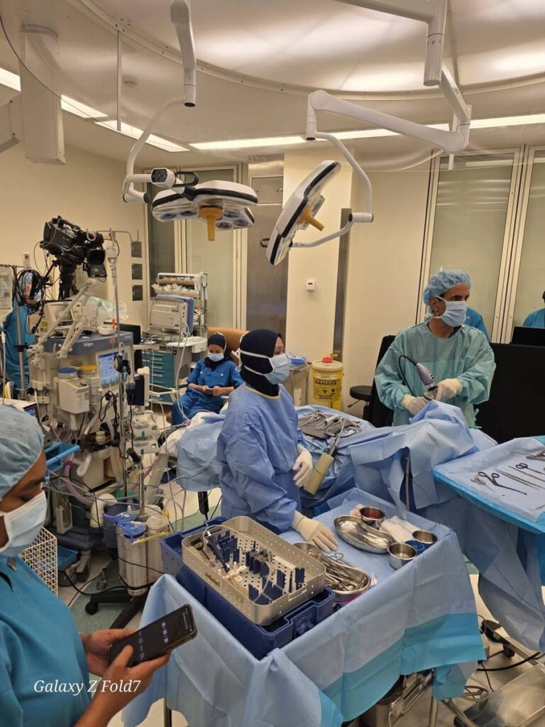 Photo 3 of 3: Internationally recognized surgeons Dr.