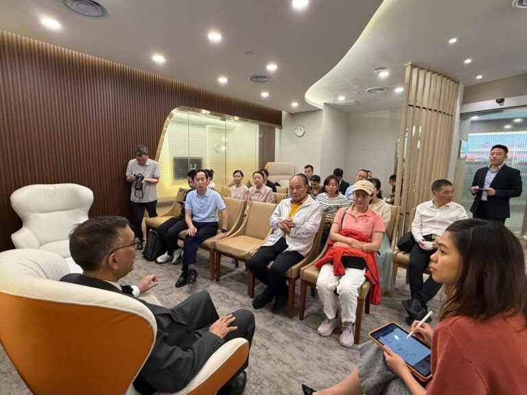 Photo 2 of 4: Had a truly inspiring meeting and discussion with Mr.