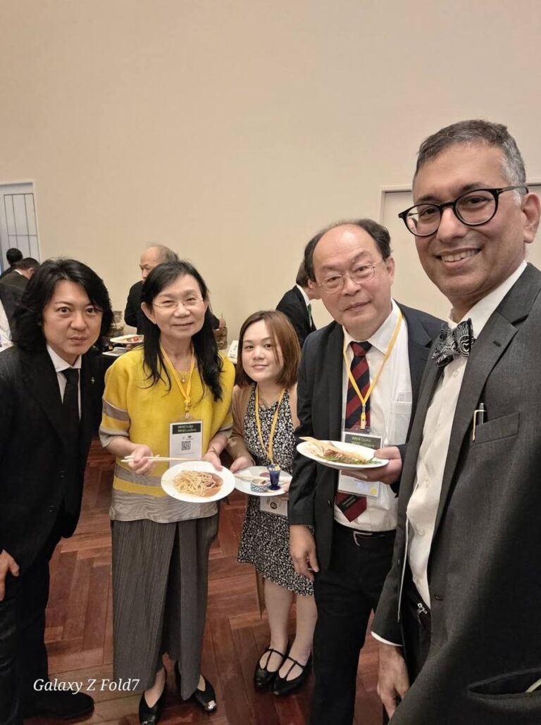 Photo 3 of 4: Honored to meet Indonesia’s Minister of Health, His Excellency Budi Gunadi Sadikin, at the WHX Osaka…