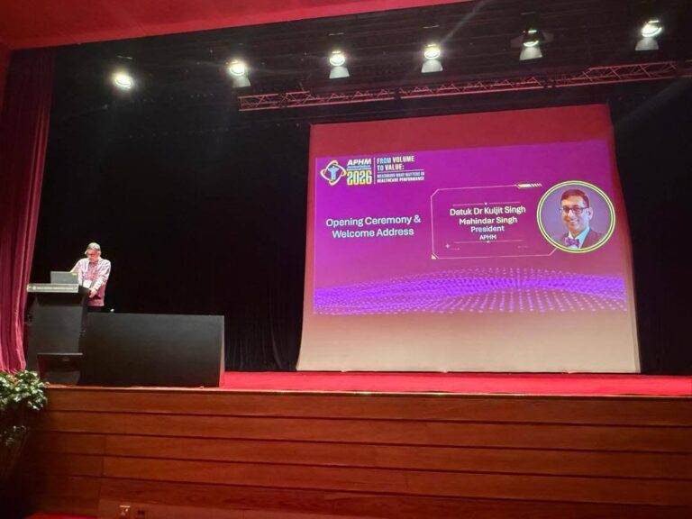 Photo 3 of 3: Datuk Dr. Kuljit Singh warmly welcomed delegates to the 32nd APHM International Healthcare Conference &…